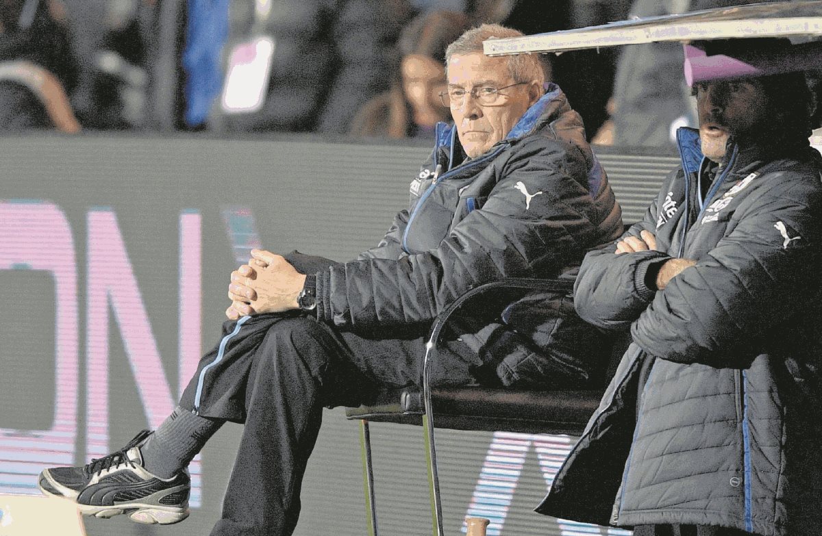 Óscar Tabarez, técnico de Uruguay, faltará al seminario previo y al sorteo del Mundial de Rusia 2018. (Foto Prensa Libre: Hemeroteca PL)