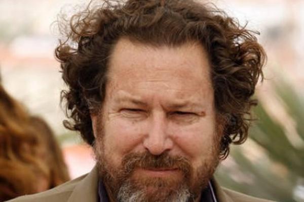 Julian Schnabel dirige una cinta que se presentó en el Festival de Venecia.