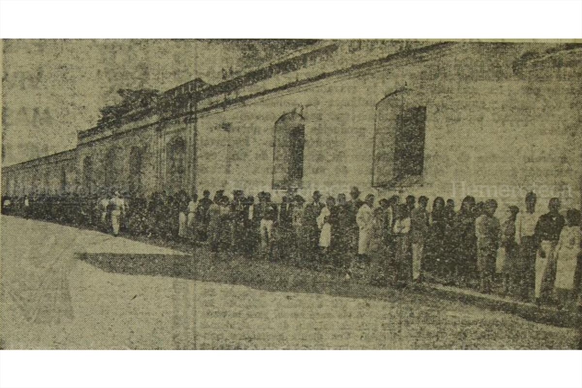 Comicios legislativos y municipales de 1961. Votantes en Belén. (Foto: Hemeroteca PL)