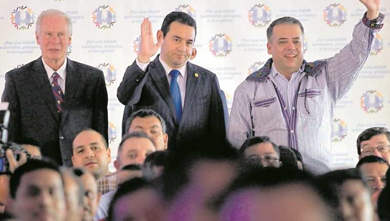 Edwin Escobar, presidente de la Anam, reconoce que el año pasado los alcaldes respaldaron a Jimmy  Morales. Este año, los ediles se distancian por la crisis política.  (Foto Prensa Libre: Hemeroteca PL)