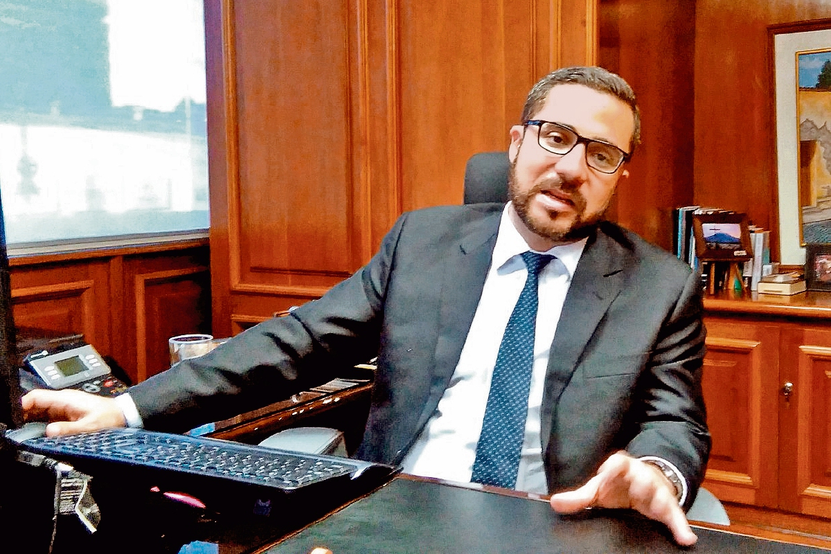 Jorge Stalling, gerente del Inde, analizó la situación del subsidio. (Foto, Prensa Libre: Rosa María Bolaños).