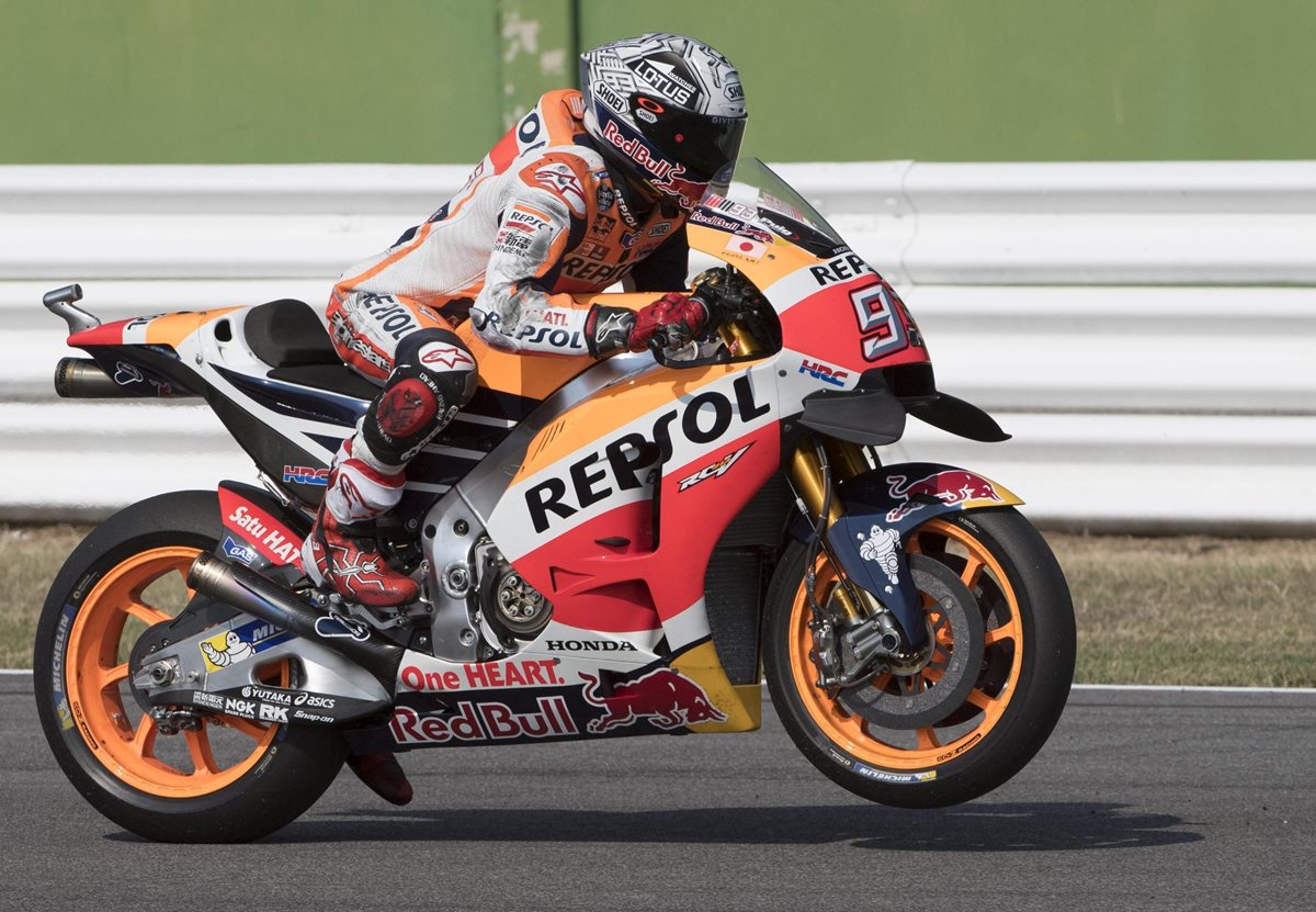 El piloto español de la escudería Repsol Honda Marc Márquez es el líder del mundial de Moto GP con 223 puntos. (Foto Prensa Libre: EFE)