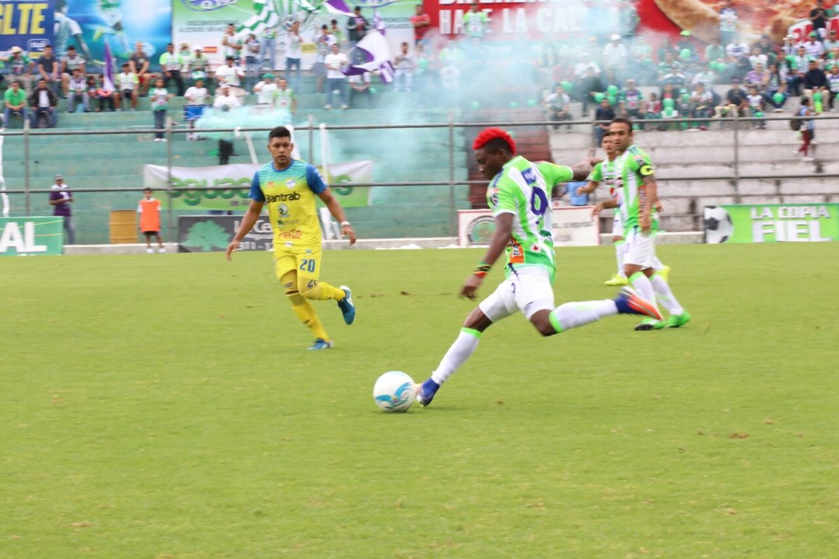 Antigua volvió a hacerse respetar en casa y derrotó a los cobaneros. (Foto Prensa Libre: Renato Melgar)