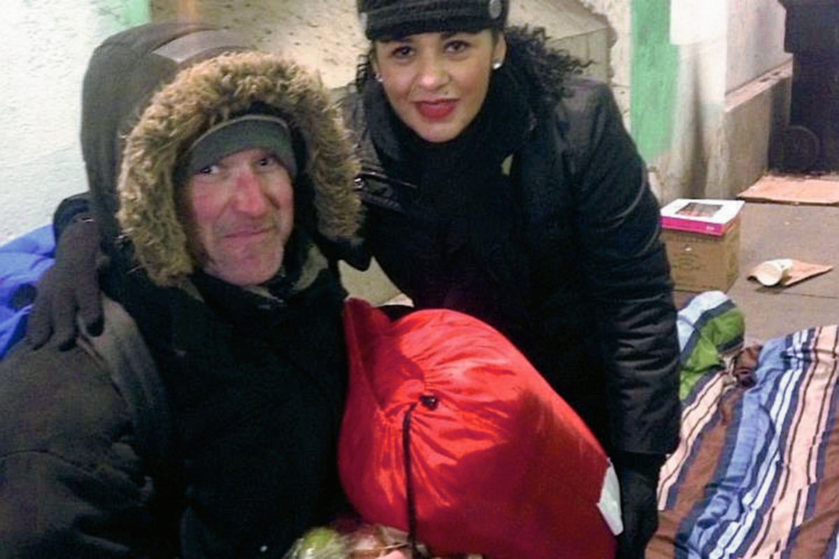 Rosie Chacon, la guatemalteca que apoya a personas sin hogar en Chicago. (Foto Prensa Libre: Facebook