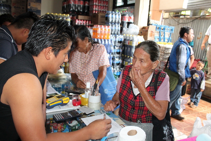 Chuarrancho fue el primer municipio donde se entregó la tarjeta de débito para la transferencia monetaria de alimentos. (Foto Prensa Libre: Mides)