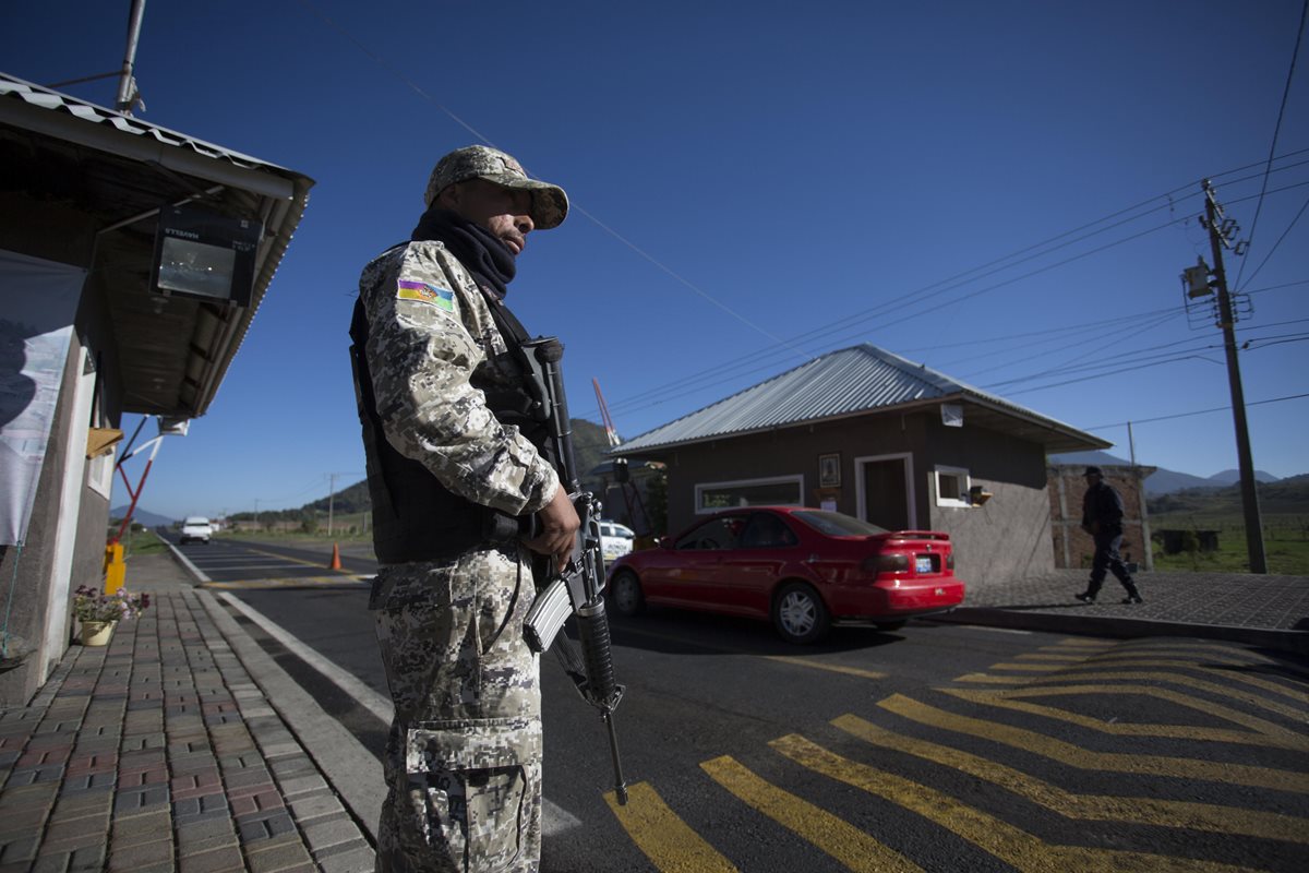 Los esfuerzos de la Policía por frenar la violencia no dan resultado en México. (Foto Prensa Libre: EFE)