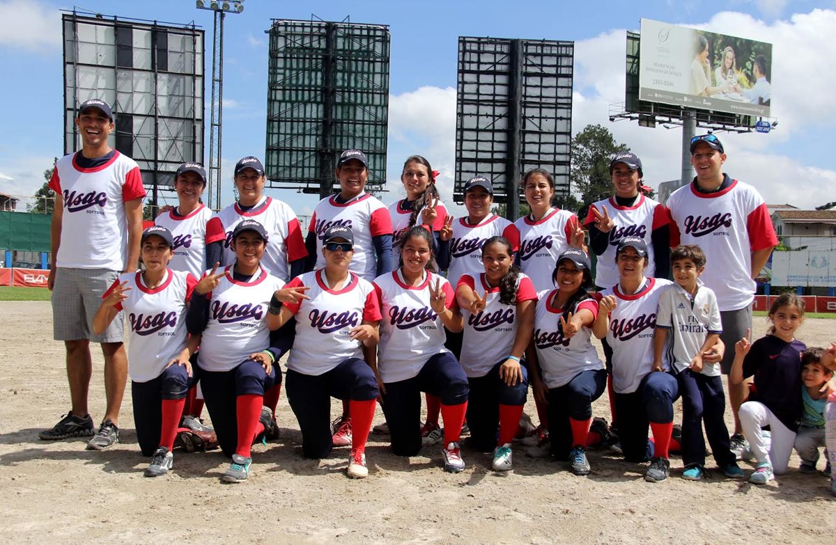 El combinado de la Usac ganó la corona del softbol femenino. (Foto Prensa Libre: Cortesía CDAG)