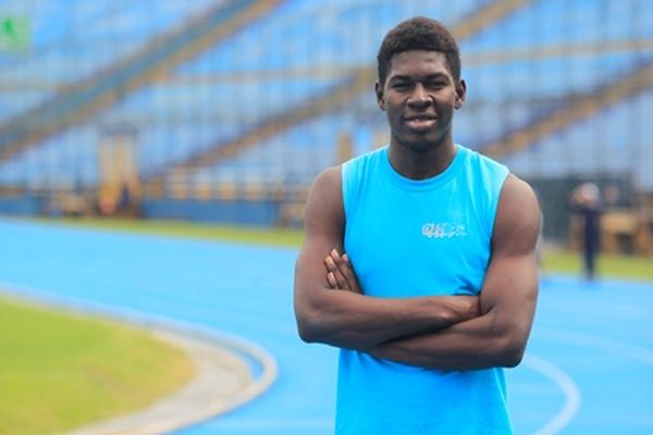 Ronald Ramírez ha logrado un alto  desempeño en el decatlón. (Foto Prensa Libre:Edwin Bercián)