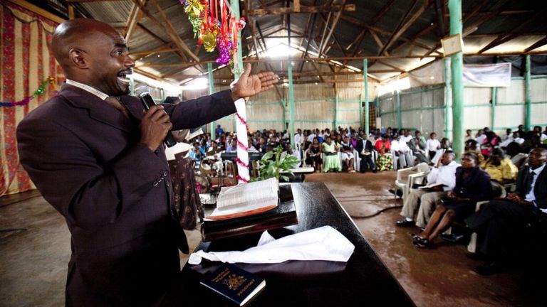 Las iglesias de la fe pentecostal se han extendido rápidamente por varios países de África en los últimos años. GETTY IMAGES