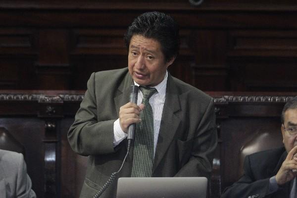 Carlos Batzín responde a preguntas de Líder  durante la tercera sesión de interrogatorios, ayer.