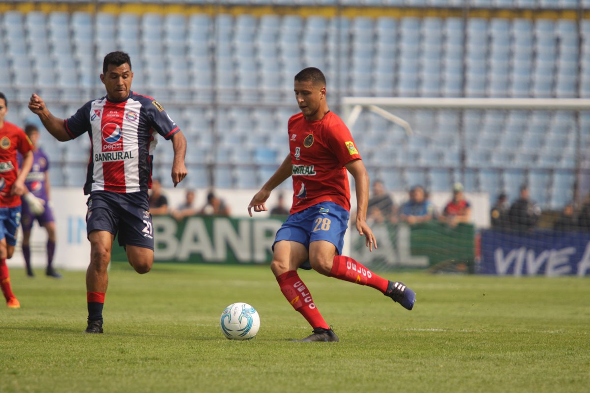 Payeras marcó un gol pero permitió que Xelajú remontara transitoriamente. (Foto Prensa Libre: Jesús Cuque)