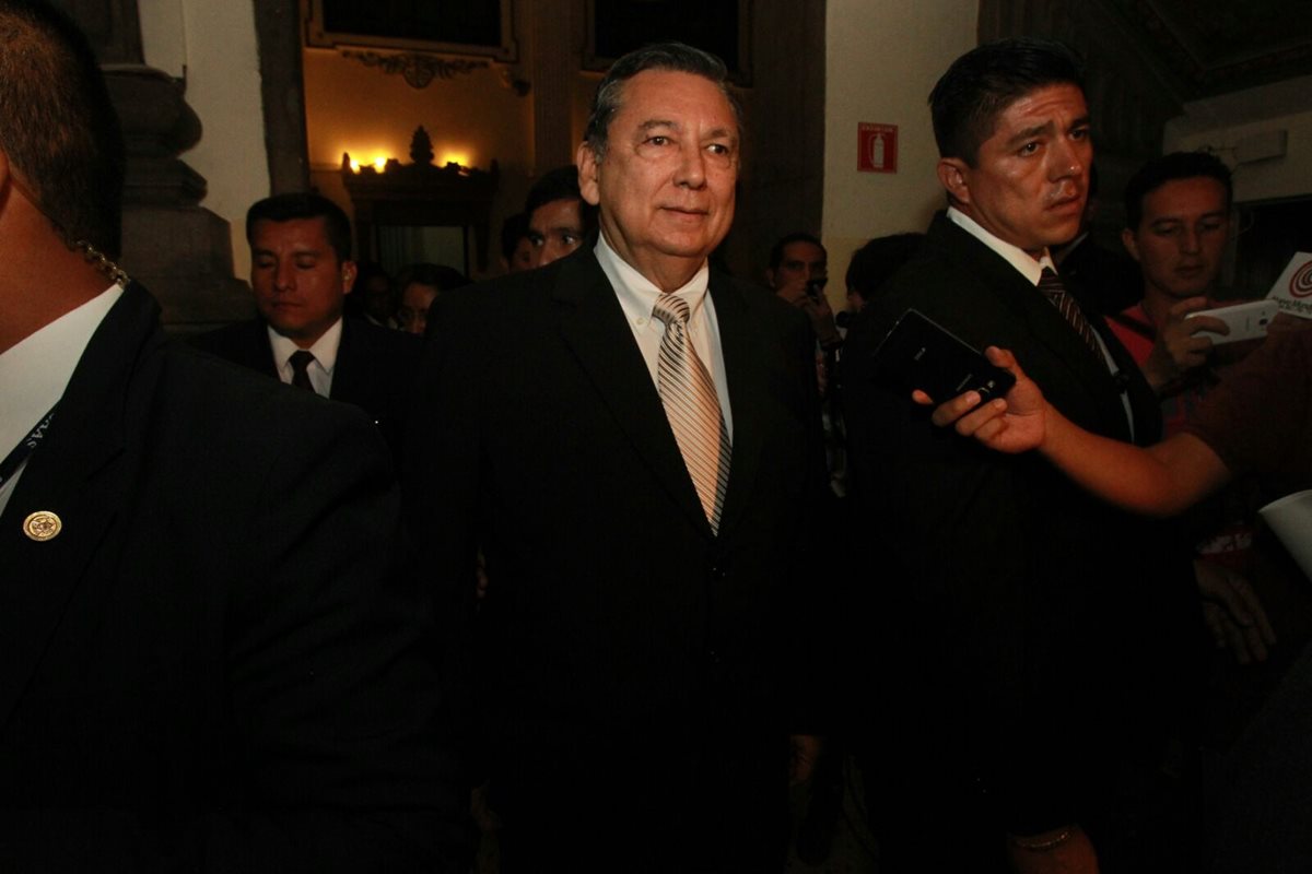 Juan Alfonso Fuentes Soria llega al Congreso para su juramentación como Vicepresidente de Guatemala. (Foto Prensa Libre: Estuardo Paredes)