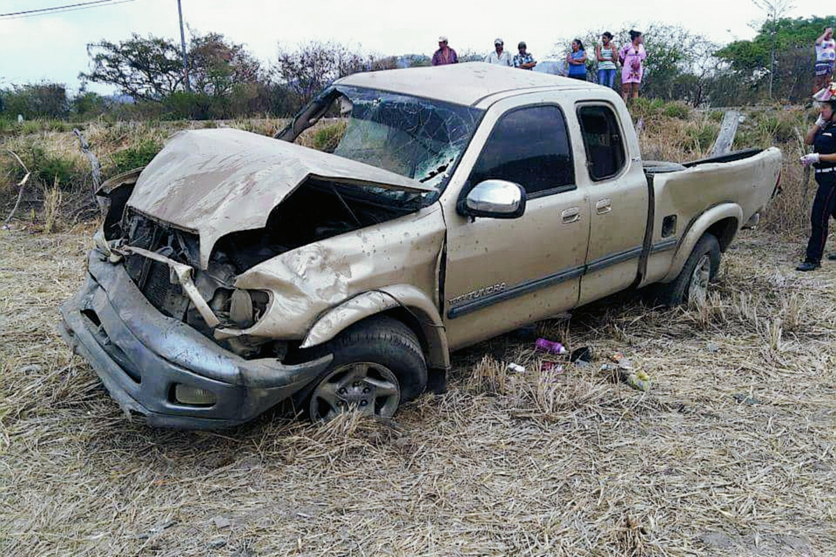 El accidente ocurrió en el km 163, ingreso a Agua Blanca, Jutiapa. (Foto Prensa Libre: CBMD)