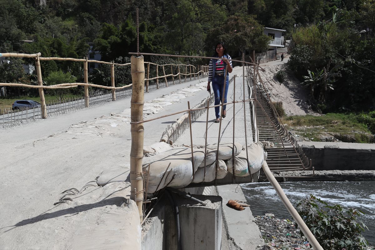 Desde hace años las autoridades no construyen el puente que conduciría a la vieja Chinautla. (Foto Prensa Libre: Estuardo Paredes)