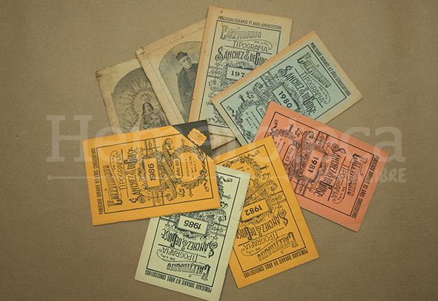 Tradicionales calendarios editados por la Tipografía Sánchez & De Guisse durante casi 100 años. (Foto: Hemeroteca PL)