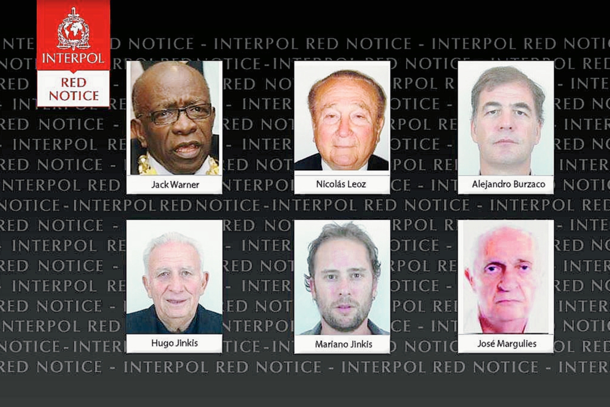 Combo de fotografías facilitado por Interpol, que muestra a varios ejecutivos de la FIFA. (Foto Prensa Libre: EFE)