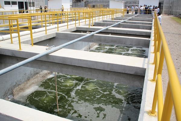 La planta de tratamiento de aguas residuales  tiene capacidad para procesar entre 19 y 22 litros de  por segundo. (Foto Prensa Libre: Ángel Julajuj)