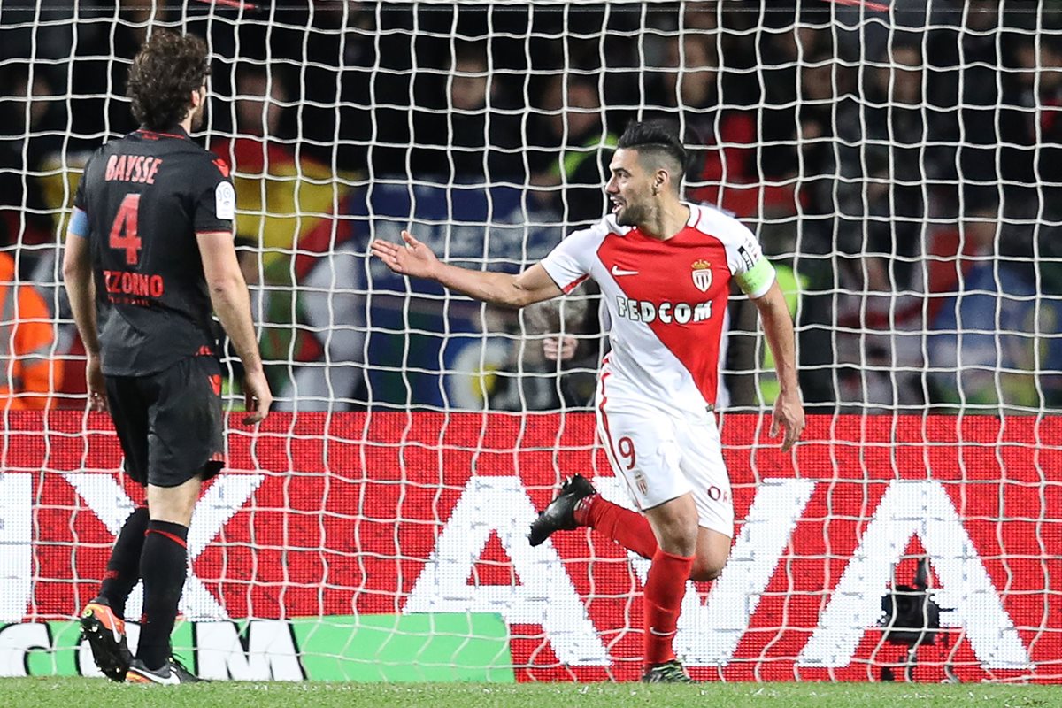 Falcao se recupera poco a poco del mal momento que vivió tras su grave lesión en 2014. (Foto Prensa Libre: AFP)