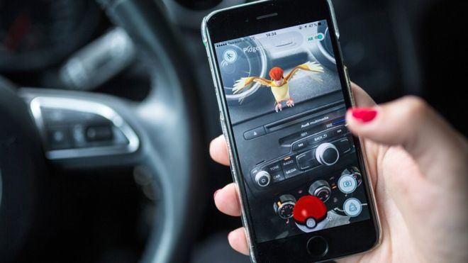 Uno de los casos registrados involucró a un conductor distraído por estar jugando Pokémon Go. (AFP)