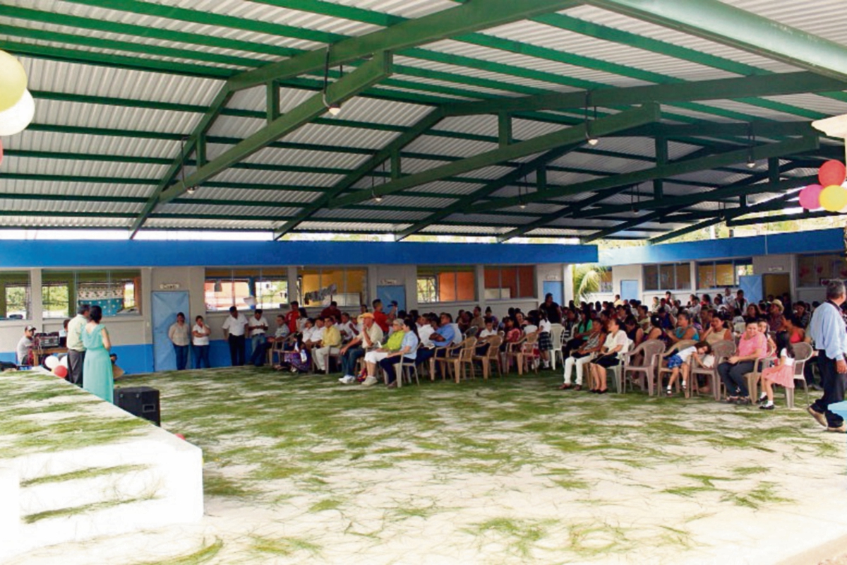 Área que fue techada en la escuela de la colonia Mofang, Gualán, Zacapa.