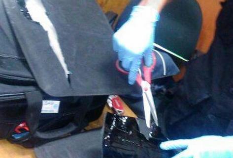 Transportan cocaína en un doble fondo de maletas (Foto Prensa Libre: DIARIO1.COM).