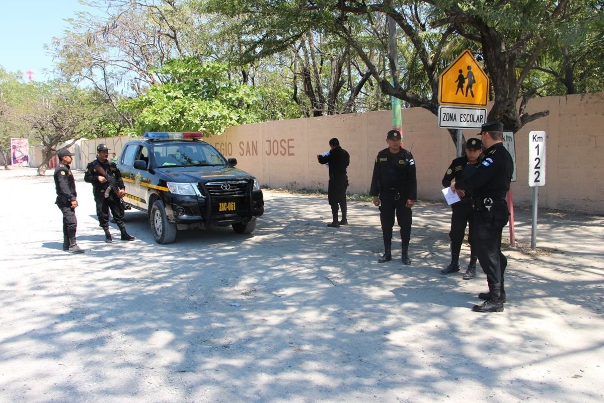 Las fuerzas de seguridad realizaron un allanamiento en Fraijanes. (Foto Prensa Libre: PNC)