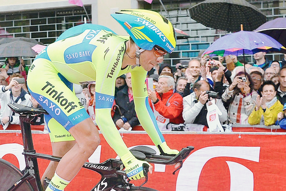 Contador durante la difícil etapa de este sábado en el Giro. (Foto Prensa Libre: EFE)