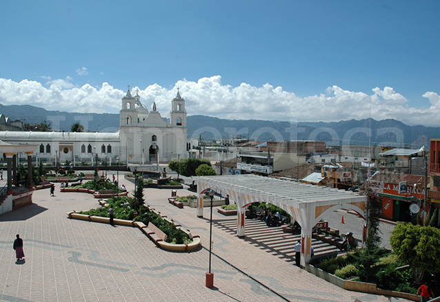 Parque y Parroquia de San Pedro Sacatepéquez antes del terremoto de 2014. (Foto: Hemeroteca PL)