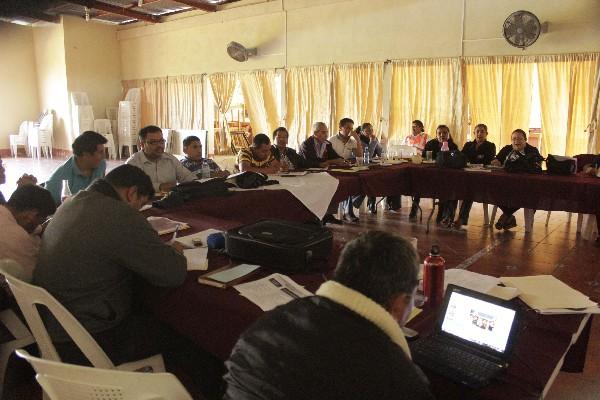 Autoridades de  Educación y maestros hablan sobre implementar programa de apadrinamiento.
