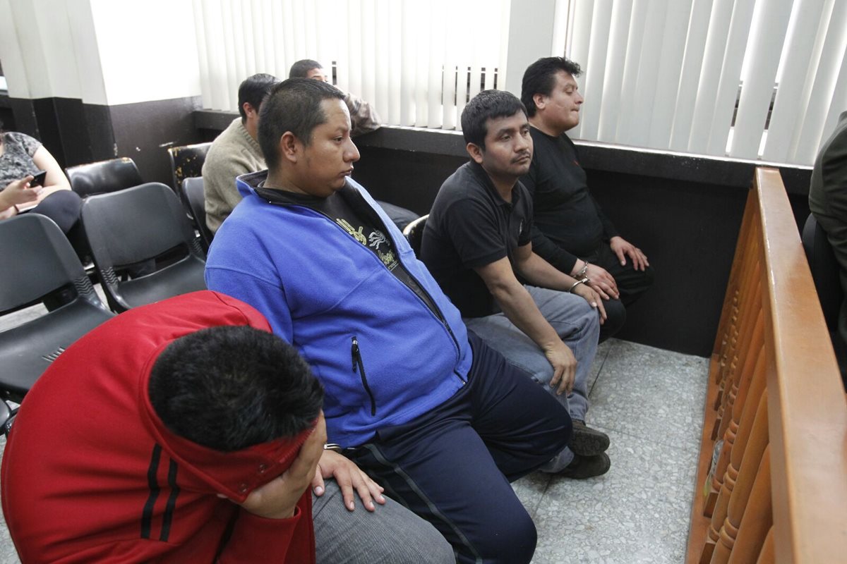 Los seis acusados por la muerte de dos abogados y un empresario fueron ligados a proceso. (Foto Prensa Libre: Paulo Raquec)