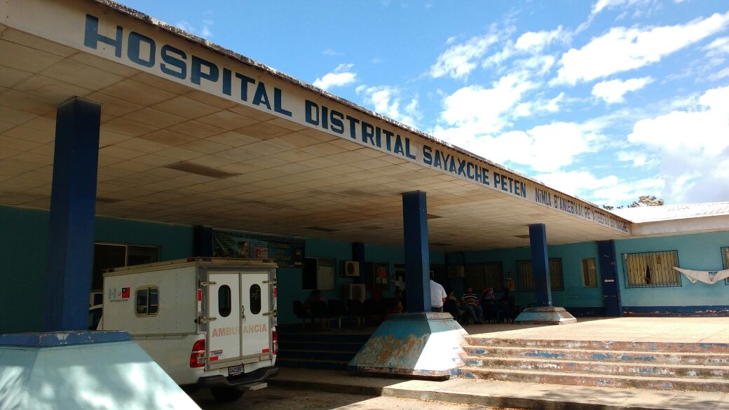 Hospital Distrital de Sayaxché, Petén, donde se registró el deceso de la menor. (Foto Prensa Libre: Rigoberto Escobar).