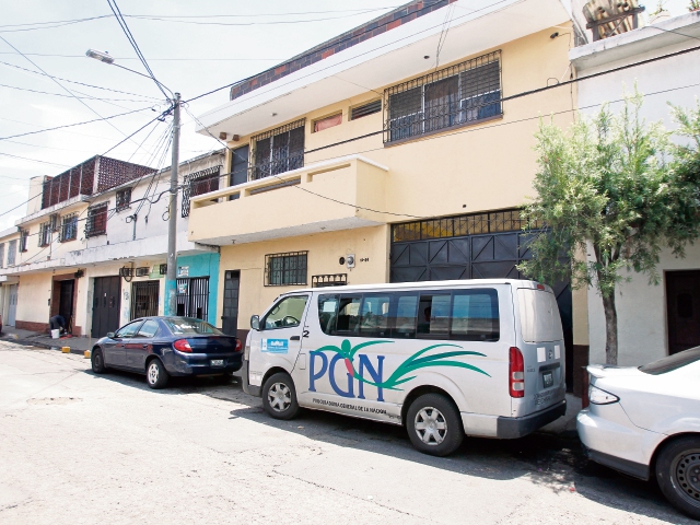 Personal de la Procuraduría General de la Nación realiza rescate de menores en una casa hogar, en la colonia Quinta Samayoa, zona 7 capitalina.