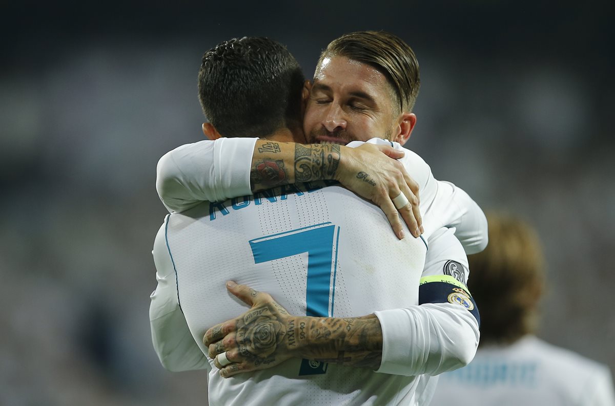 Cristiano Ronaldo y Sergio Ramos fueron incluidos en el once ideal de la primera jornada de la Champions League. (Foto Prensa Libre: AP)