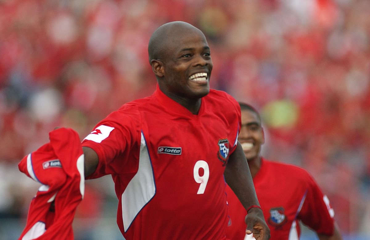 Dely Valdés es uno de los jugadores más recordados en la selección panameña de futbol. (Foto Prensa Libre: AP)
