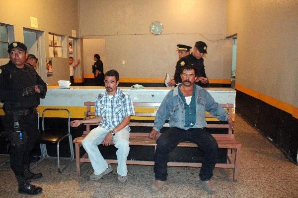 William Harold Tortón Sandoval y Rafael Morales Medina son  apresados por la Policía, acusados de haber plagiado a  fémina   en San Manuel Chaparrón.