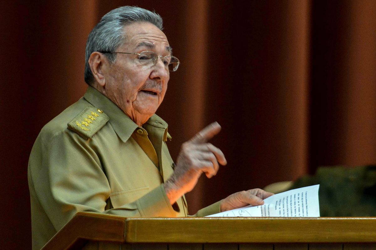 El presidente Raúl Castro se dirige a la Asamblea cubana en la sesión de hoy. (Foto PL: EFE)