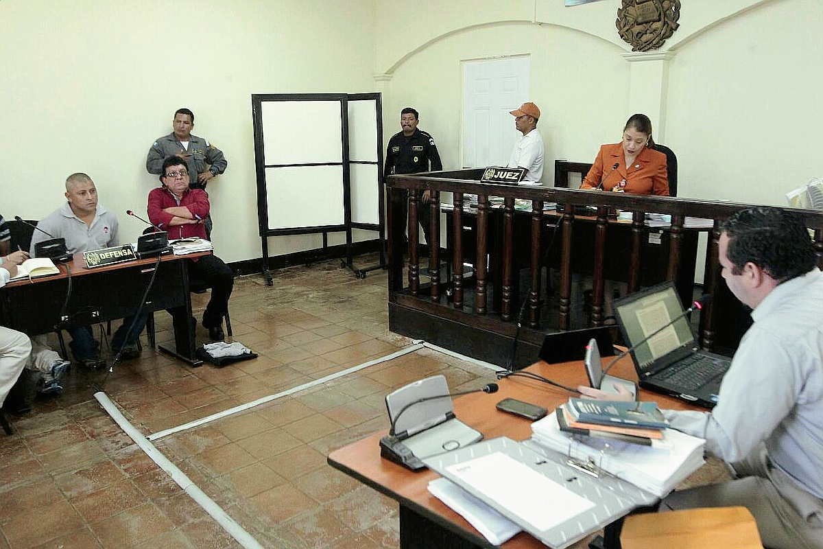 La audiencia  de los implicados se realizó en un juzgado de Mazatenango Suchitepéquez( Foto Prensa Libre: Álvaro Interiano).