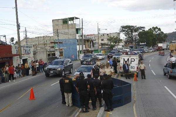 Fiscales y policías trabajan en el lugar donde murió Joaquín Antonio Felipe Osorio, para recolectar evidencias e identificar al piloto responsable.