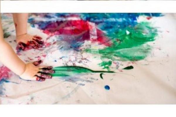 La pintura dactilar estimula el desarrollo de los bebés.<br mce_bogus="1"/>