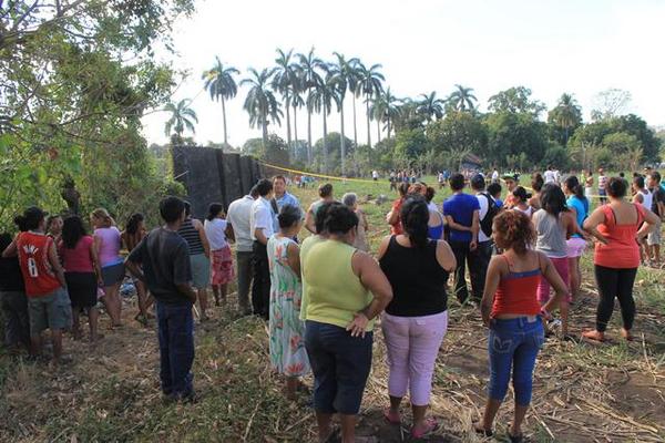 Vecinos del sector aseguran no conocer a la víctima. (Foto Prensa Libre: Carlos Paredes)