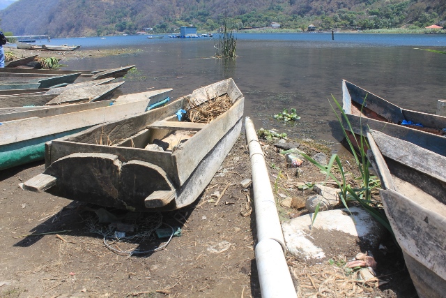 El Ministerio Público busca conocer de cerca los problemas ambientales en la cuenca del Lago de Atitlán. (Fotos Prensa Libre: Ángel Julajuj)