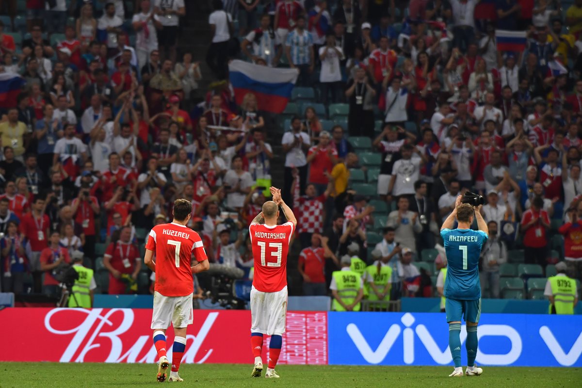 Los aficionados de Rusia despidieron a su selección con aplausos tras una muy buena actuación en la Copa del Mundo 2018. (Foto Prensa Libre: AFP)
