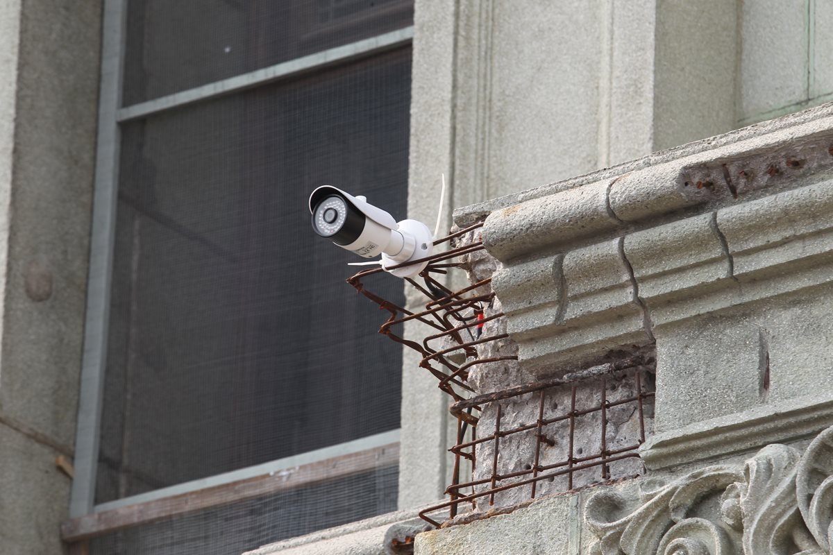 Durante la protesta del sábado último se colocaron cámaras en los alrededores del Palacio Nacional de la Cultura( Foto Prensa Libre: Hemeroteca PL)