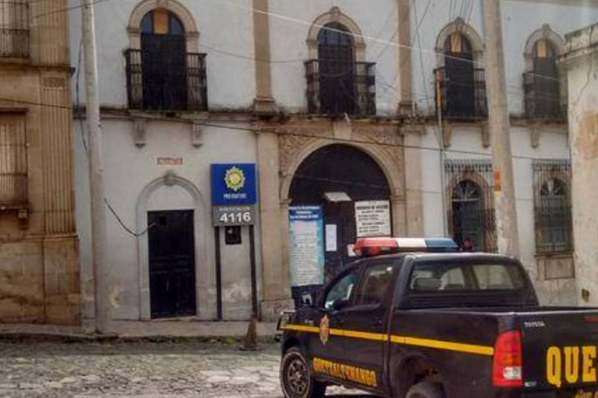 El agente señalado de colaborar en la fuga de El Rojo, estaba a cargo del Preventivo de Quetzaltenango. (Foto Prensa Libre: María José Longo)
