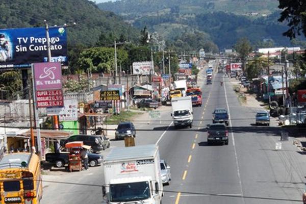 La ruta interamericana es una de laLa ruta interamericana es una de las más afectadas por los asaltos a buses. (Foto Prensa Libre: Víctor Chamalé).