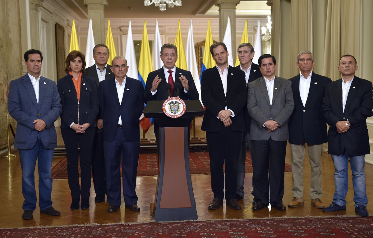El mandatario Juan Manuel Santos reconoció la victoria del "no" en el plebiscito sobre el acuerdo de paz firmado con la guerrilla. (Foto Prensa Libre: EFE)