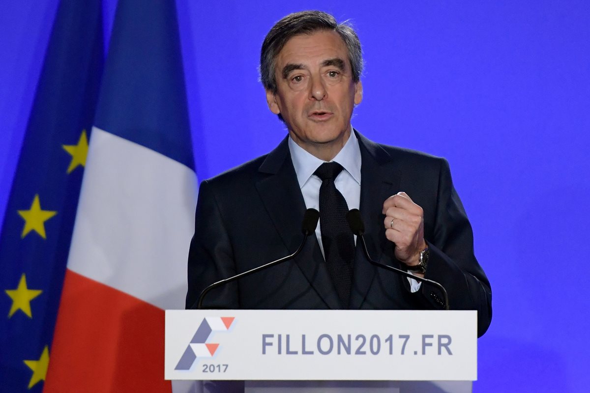 Francois Fillon anunció que no se retira de la carrera electoral.(Foto Prensa Libre: EFE).