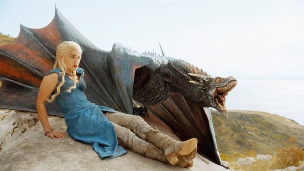 Daenerys Targaryen tiene un multitudinario ejército reforzado por dragones. HBO