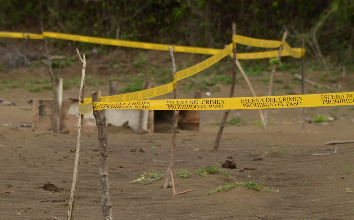 Aparte de los ataques constantes a ciudadanos, se encontraron diversos cementerios clandestinos en México en el 2017. (Foto, Prensa Libre: EFE)