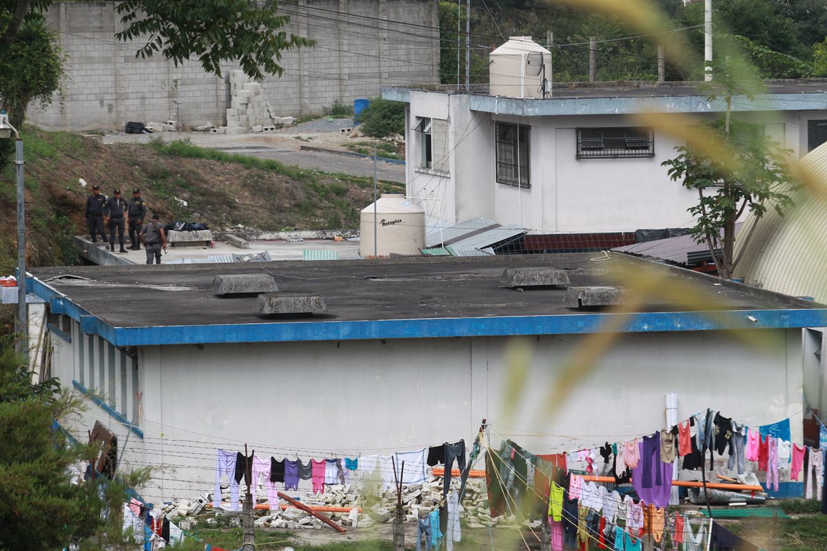 A pesar de los controles del Sistema Penitenciario las extorsiones se cometen desde las cárceles.(Foto Prensa Libre: Hemeroteca PL)